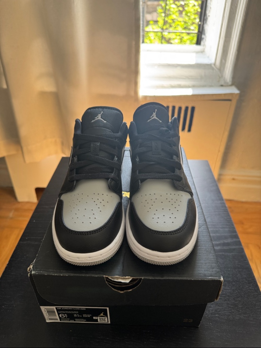 Jordan 1 low smoke grey GS - Picture 2 of 7